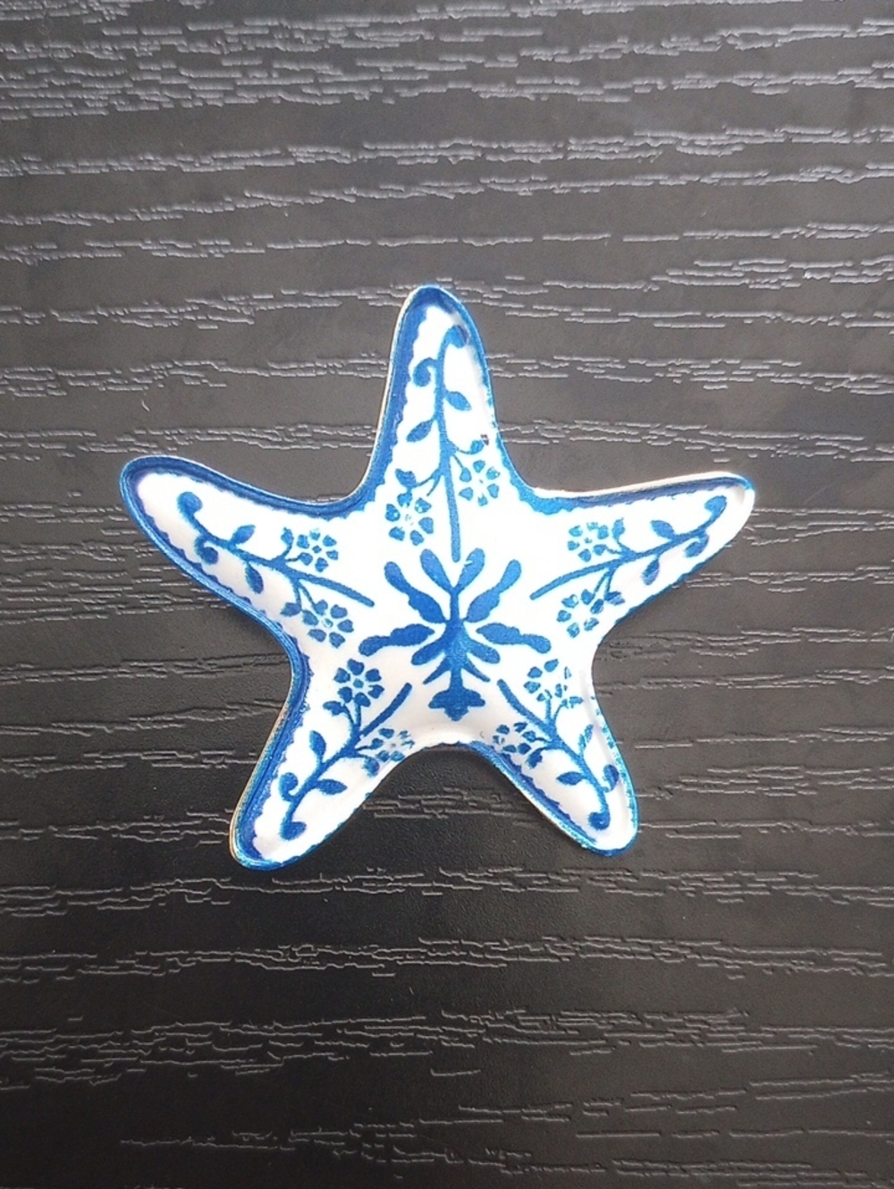 Delft Blue and White Golden Starfish Brooch Pin